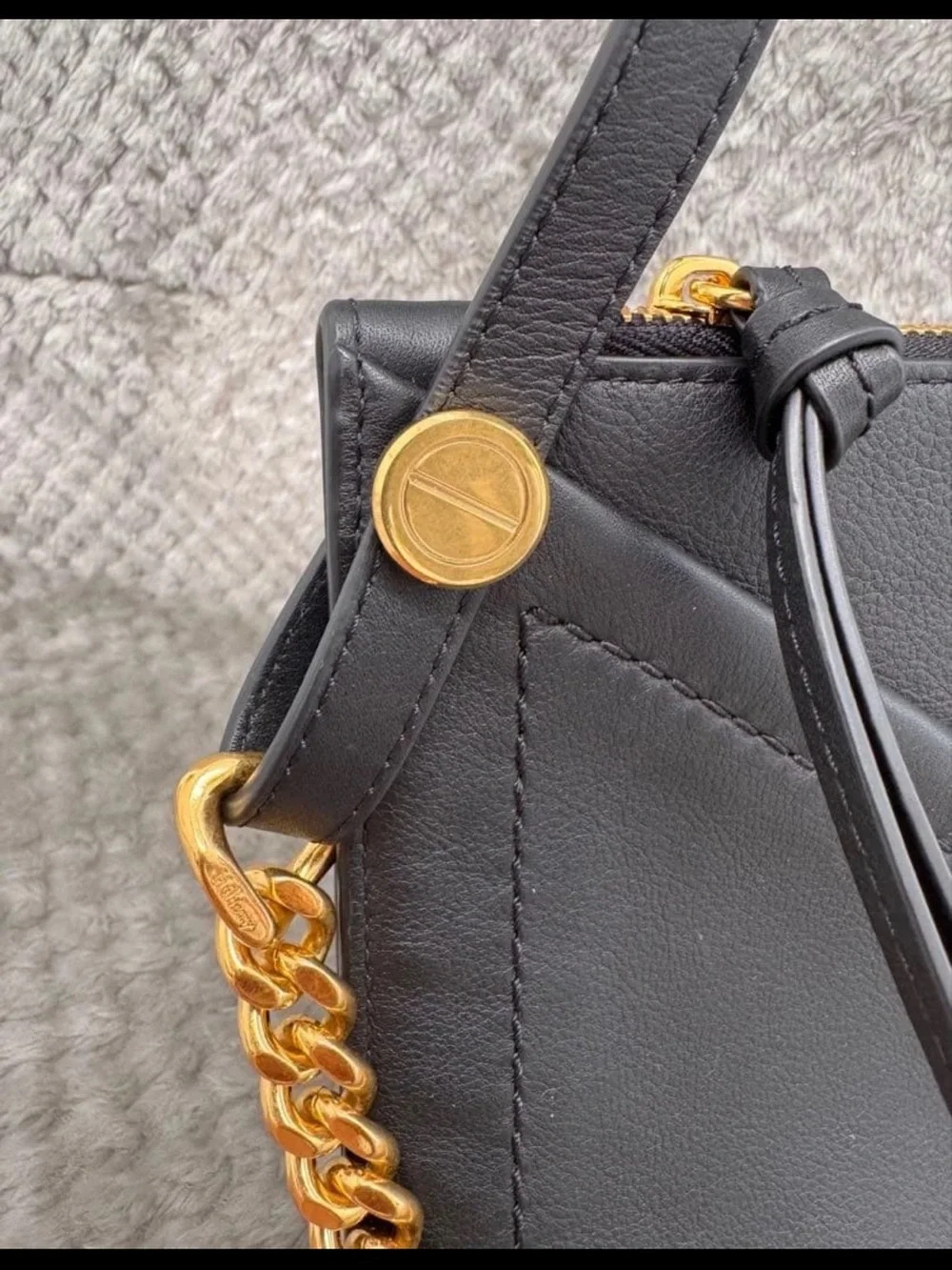 Mulberry Black Leather Shoulder Bag with Gold Chain Accent